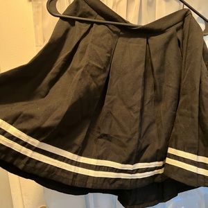 Hot topic black pleated skirt new with tags